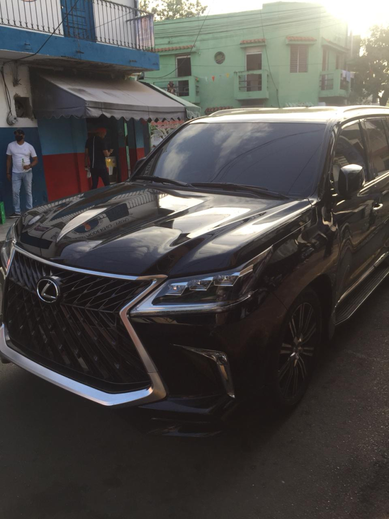 Lexus 570, una jeepeta durisima en alquiler, rentala ya!