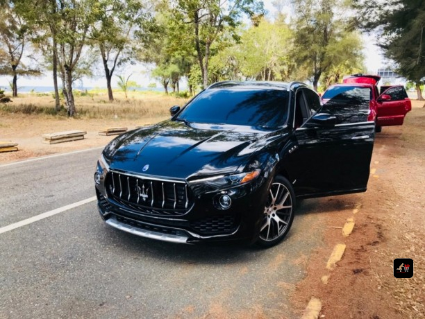 Maserati negro chulisimo en alquiler!!