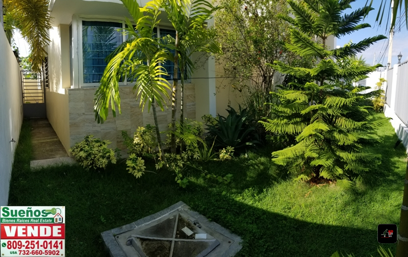 Vende esta casa de 490 m2 con piscina en Gurabo, Santiago