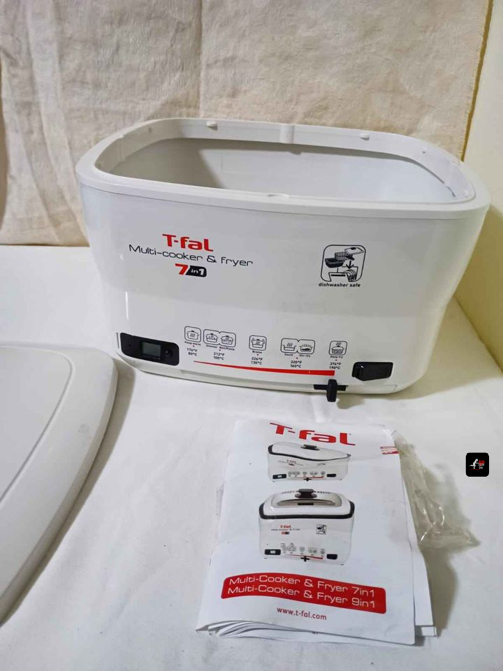 Freidora de aire caliente T-FAL. Capacidad 4.4 cuartos. Panel de control manual, bañera extraíble