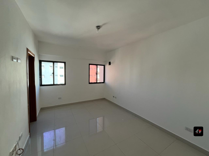 Apartamento listo de 3 habitaciones en venta ubicado en Ensanche Quisqueya - Excelente ubicación próximo a La 27 de Febrero