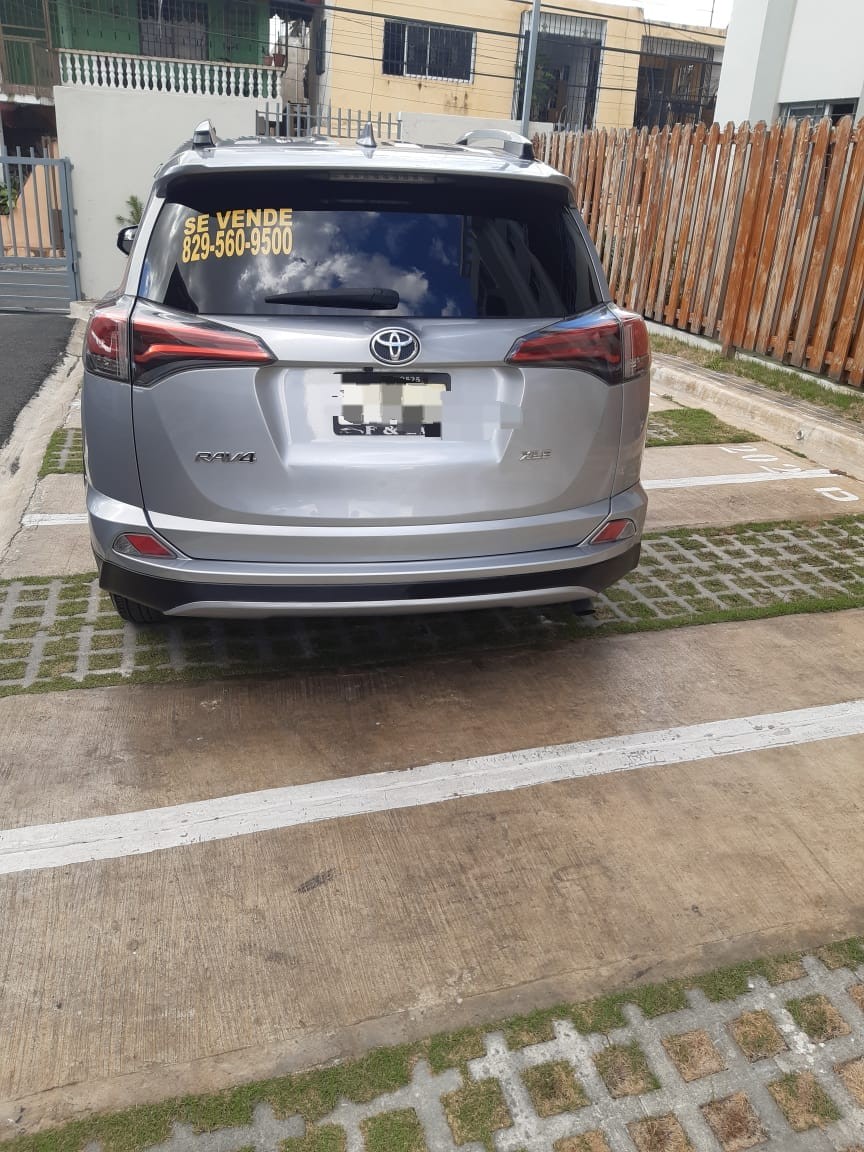 Se vende Toyota RAV4 2016 