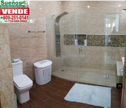 Vende esta casa de 490 m2 con piscina en Gurabo, Santiago