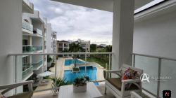 Hermoso apartamento amueblado listo para entrega con espectaculares vistas, acceso a club de playa privado y campo de golf