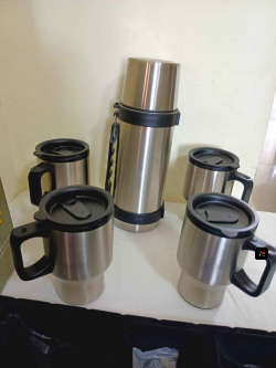 SET de termo y 4 tazas en acero inoxidable. con tazas de 14 onzas